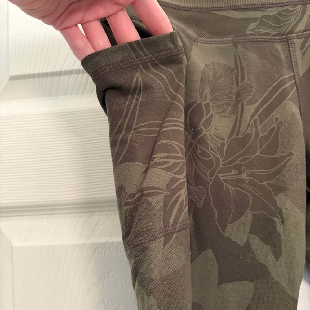 Athleta Excursion Size Small Leggings - image 2